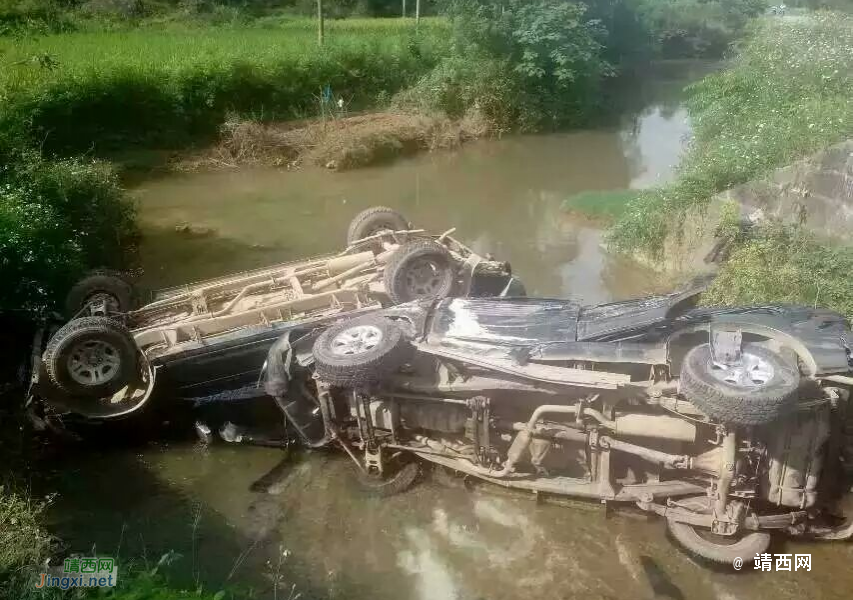 两辆车“打架”都打到水里去了 - 靖西市·靖西网