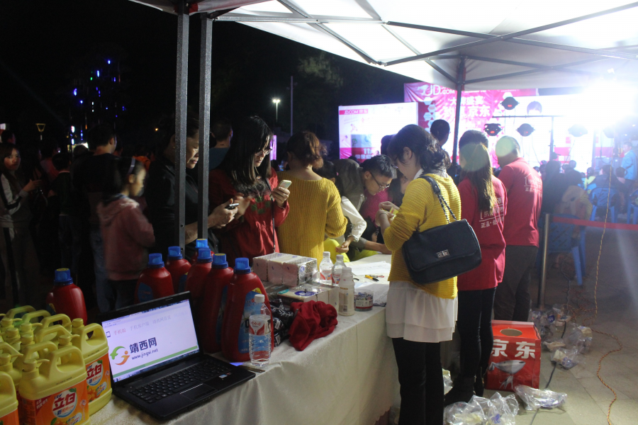 靖西京东帮@云天城网购活动现场，靖西老老小小都会用手机，牛 - 靖西市·靖西网