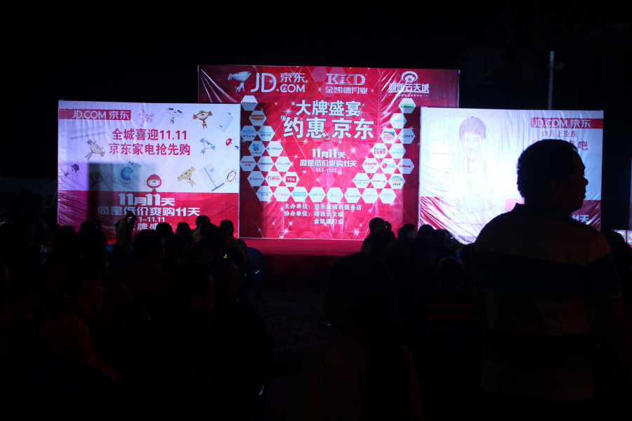 靖西京东帮@云天城网购活动现场，靖西老老小小都会用手机，牛 - 靖西市·靖西网