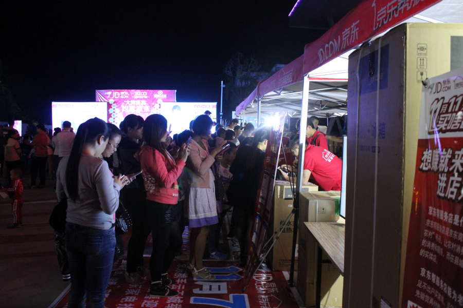 靖西京东帮@云天城网购活动现场，靖西老老小小都会用手机，牛 - 靖西市·靖西网