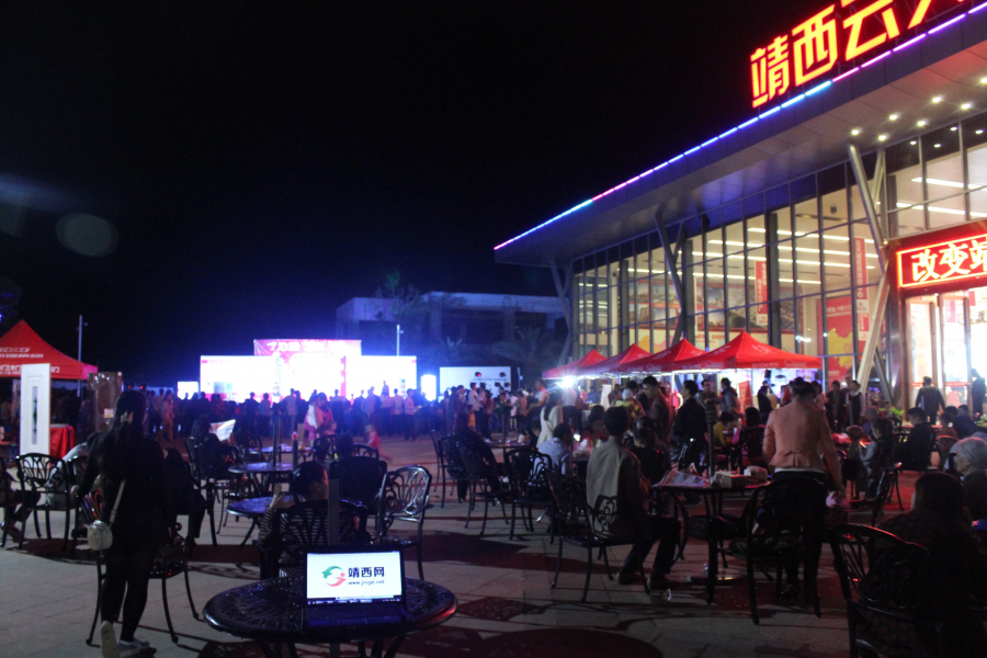 靖西京东帮@云天城网购活动现场，靖西老老小小都会用手机，牛 - 靖西市·靖西网