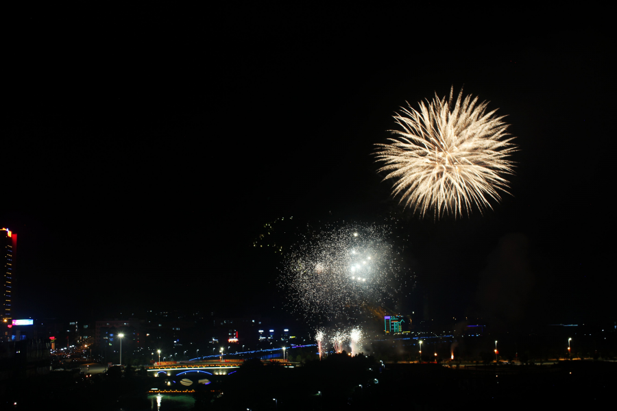 火树银花不夜天---靖西市,靖西建市烟花盛会 - 靖西市·靖西网