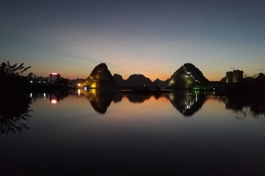 靖西龙潭夜景，金山和银山如此多姿。 - 靖西市·靖西网