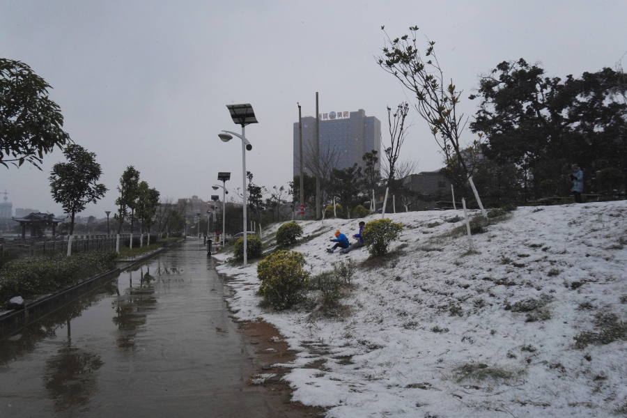 瑞雪纷飞迎春来，靖西市银装素景。2016靖西下雪了 - 靖西市·靖西网