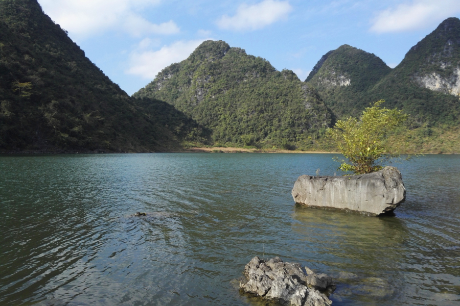 碧波荡漾，峰峦垂悬，靖西市和德保县共同的骄傲，念诺湖（念诺水库）风光。 - 靖西市·靖西网