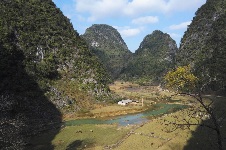 碧波荡漾，峰峦垂悬，靖西市和德保县共同的骄傲，念诺湖（念诺水库）风光。 - 靖西市·靖西网