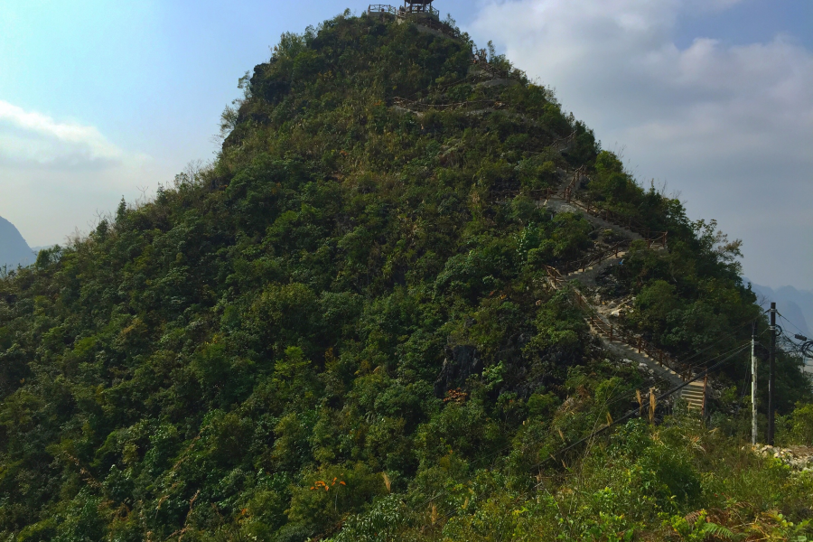 登凤凰山观靖西城--登高壮观天地间，城宇茫茫水如蓝。 - 靖西市·靖西网