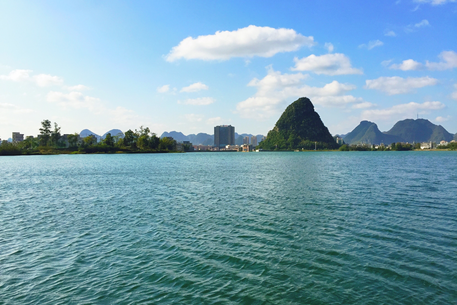 晒晒几张明媚阳光之下的龙潭湖美景。 - 靖西市·靖西网