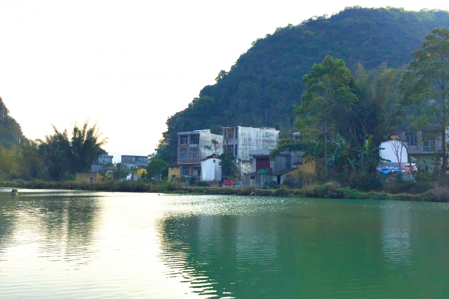 几处桃红柳叶青，数点春山满翠微。三月景，宜醉不宜醒 - 靖西市·靖西网