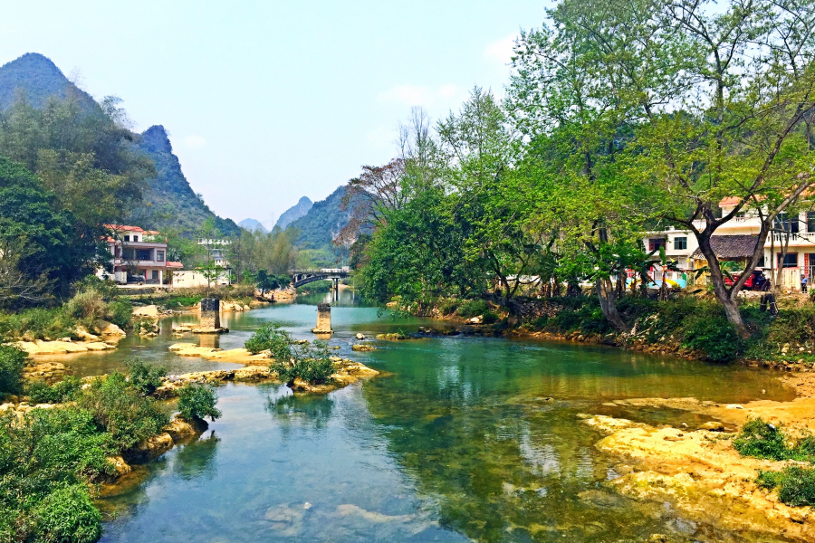 几处桃红柳叶青，数点春山满翠微。三月景，宜醉不宜醒 - 靖西市·靖西网