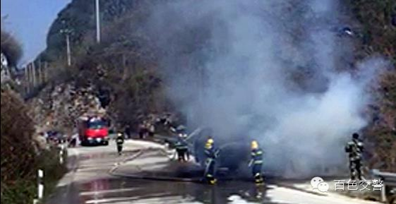德保一司机开车抽烟“引火上身”一车货物和车子都被烧毁 - 靖西市·靖西网