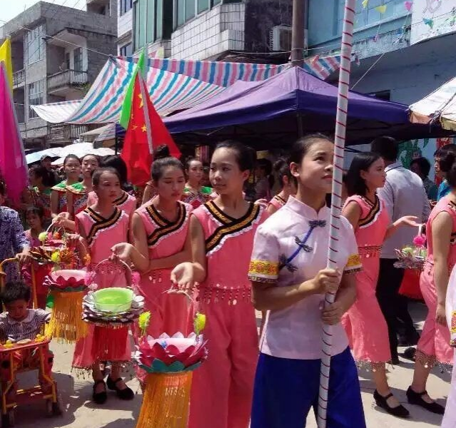 靖西三月三热闹的化峒街，那个挤挤 - 靖西市·靖西网