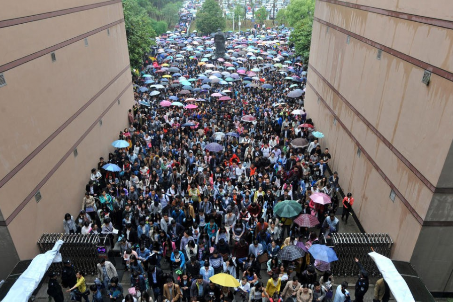 湖北11万人冒雨赶考公务员，堪比春运啊！ - 靖西市·靖西网