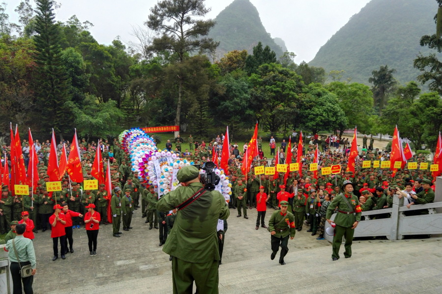 2016年春，广东籍中越战争参战老兵来靖西烈士陵园拜祭英烈。 - 靖西市·靖西网