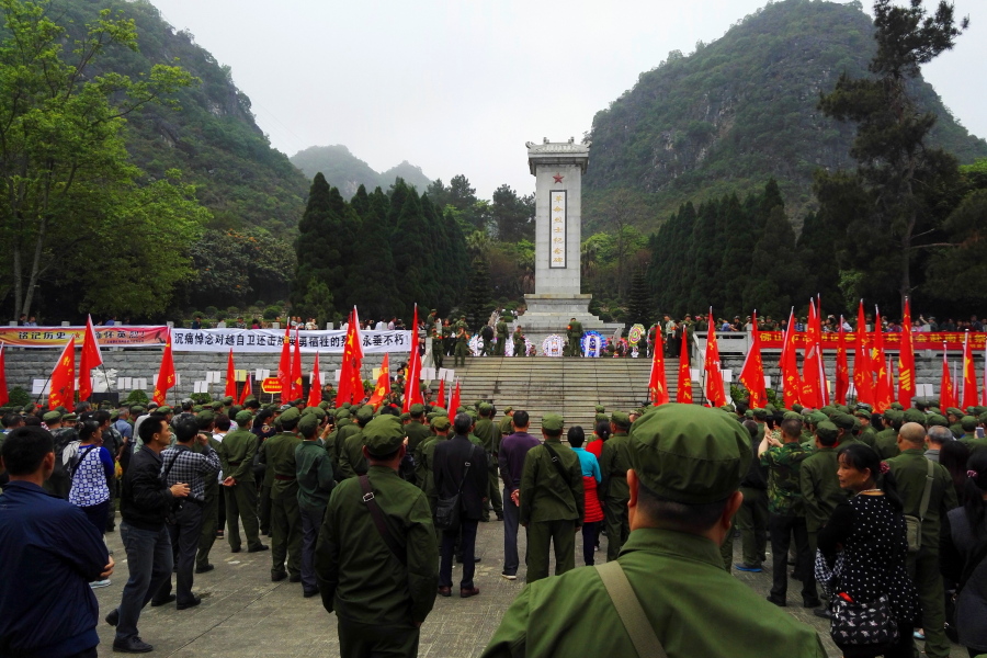 2016年春，广东籍中越战争参战老兵来靖西烈士陵园拜祭英烈。 - 靖西市·靖西网