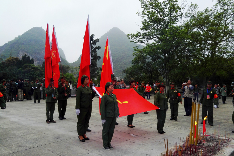 2016年春，广东籍中越战争参战老兵来靖西烈士陵园拜祭英烈。 - 靖西市·靖西网