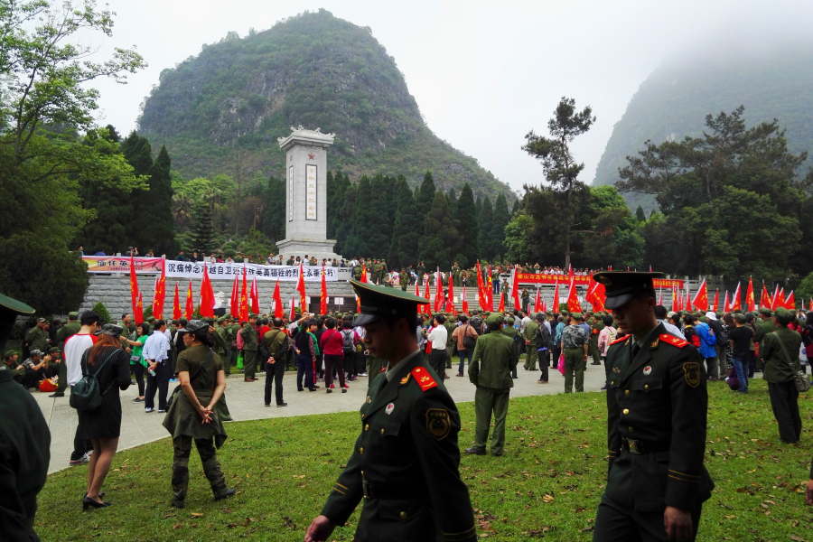 2016年春，广东籍中越战争参战老兵来靖西烈士陵园拜祭英烈。 - 靖西市·靖西网