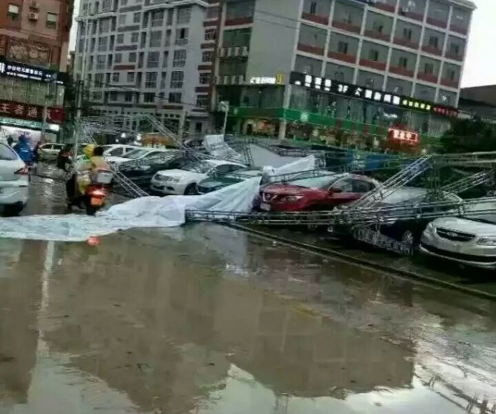 靖西暴风雨夹冰雹，吹翻了多少辆车，吹倒了多少棵树，湿透了我多少层内裤 - 靖西市·靖西网