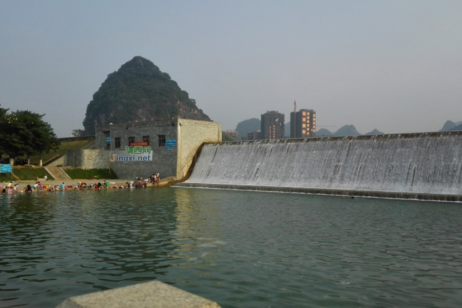 靖西流行晨练，周末晨泳和晨跑的人真不少 - 靖西市·靖西网