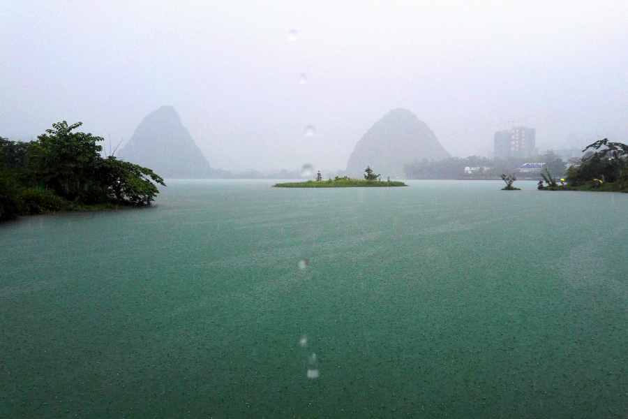 暴雨版靖西龙潭湖风光。 - 靖西市·靖西网