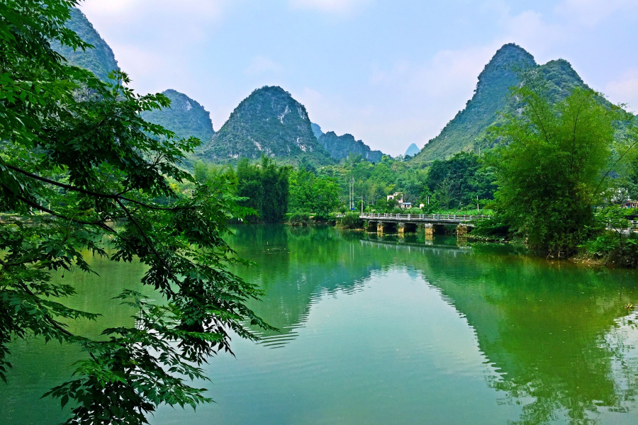 节令相催物自新，初夏靖西韵味深。潺潺流水如碧玉，荫荫夏木正可. - 靖西市·靖西网