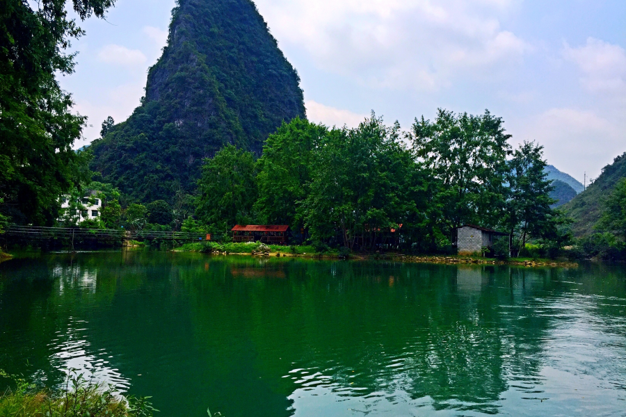 节令相催物自新，初夏靖西韵味深。潺潺流水如碧玉，荫荫夏木正可. - 靖西市·靖西网