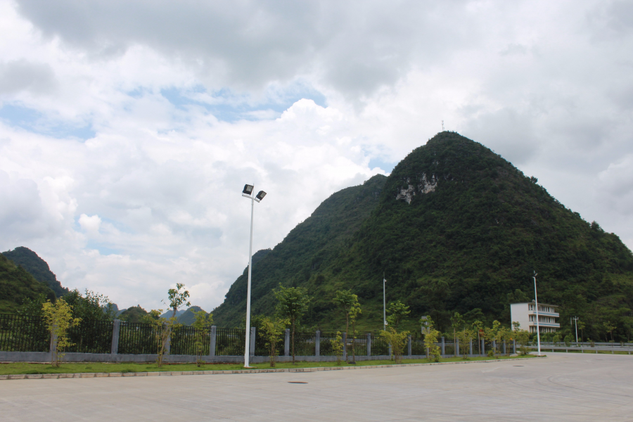 靖西高速路边的美丽山村 - 靖西市·靖西网