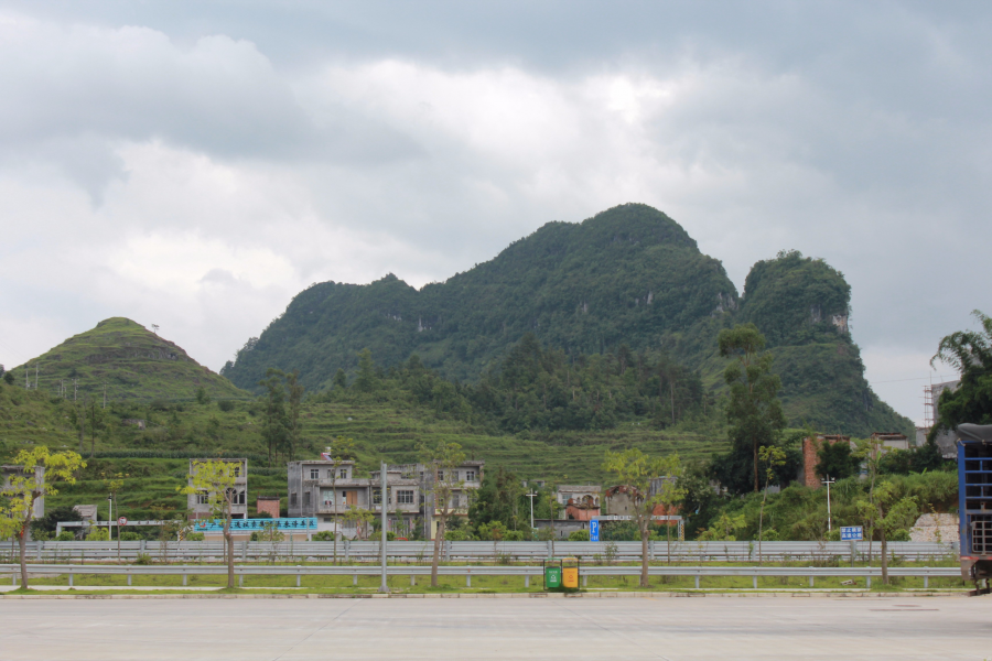 靖西高速路边的美丽山村 - 靖西市·靖西网