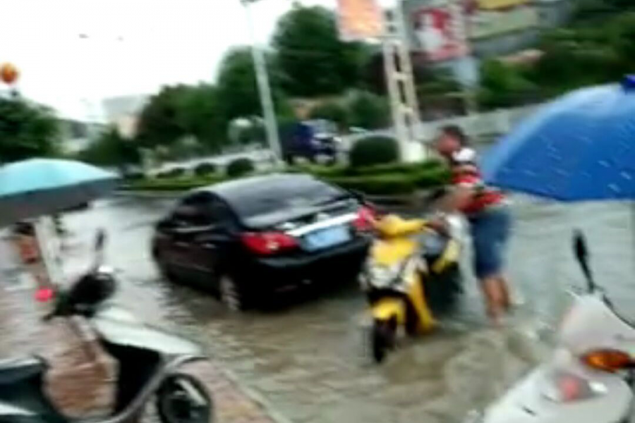 今天傍晚靖西一场大雨过后50毫米的积水~~~~~~ - 靖西市·靖西网