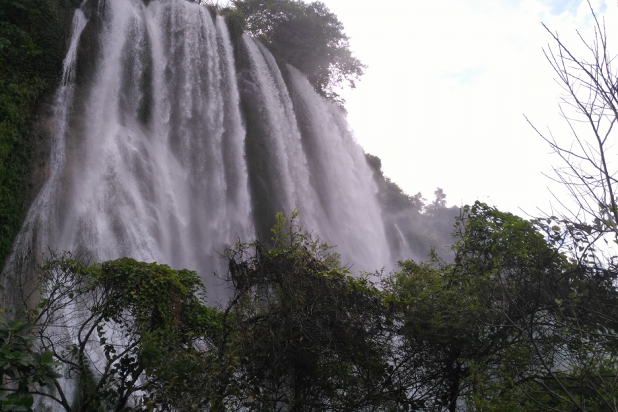 三叠岭瀑布顶部的度假酒店 - 靖西市·靖西网