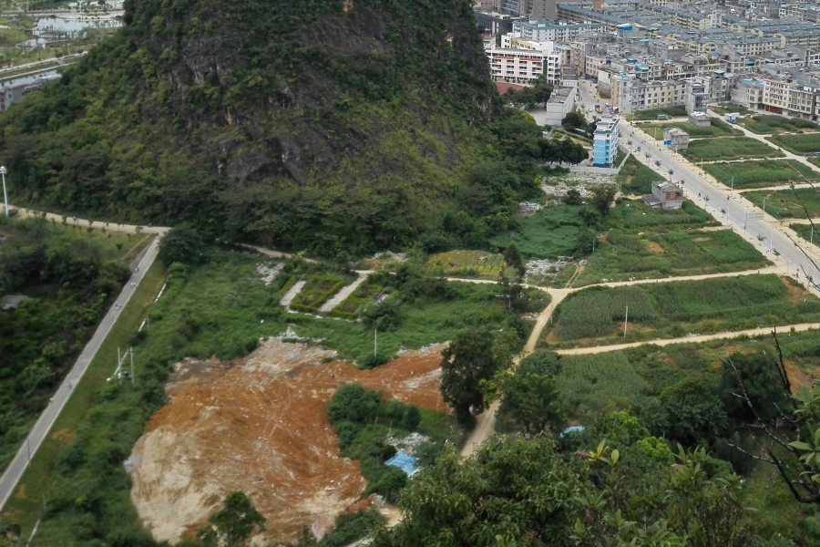 严禁乱倒建筑垃圾，违者重罚！之前的垃圾被推平了！ - 靖西市·靖西网