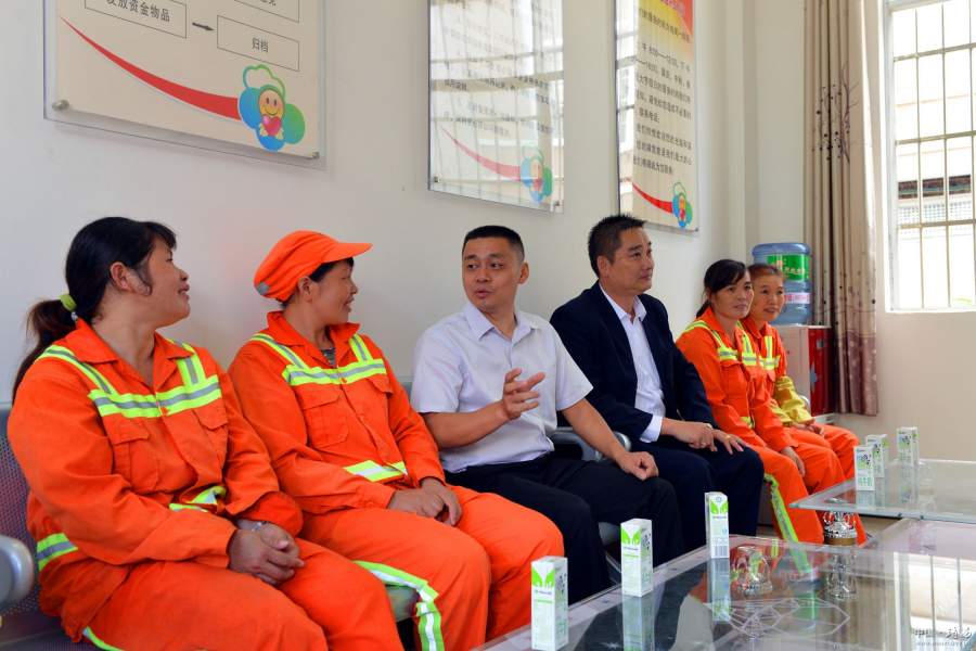 10月26日是广西第20个环卫工人节，靖西总工会走访慰问环卫工人 - 靖西市·靖西网