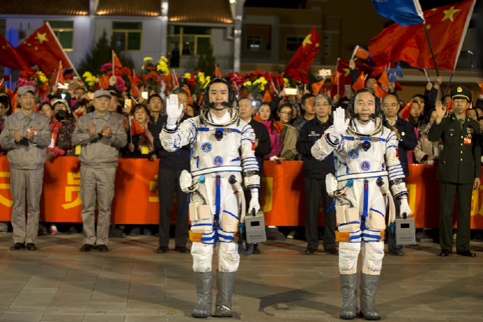 见证祖国辉煌时刻！中国神舟十一号载人飞船发射成功！ - 靖西市·靖西网