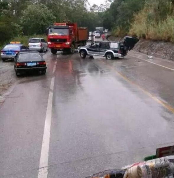 南宁七塘发生惨烈车祸，据了解越野车内5人当场死亡，均为某部门工作人员 - 靖西市·靖西网