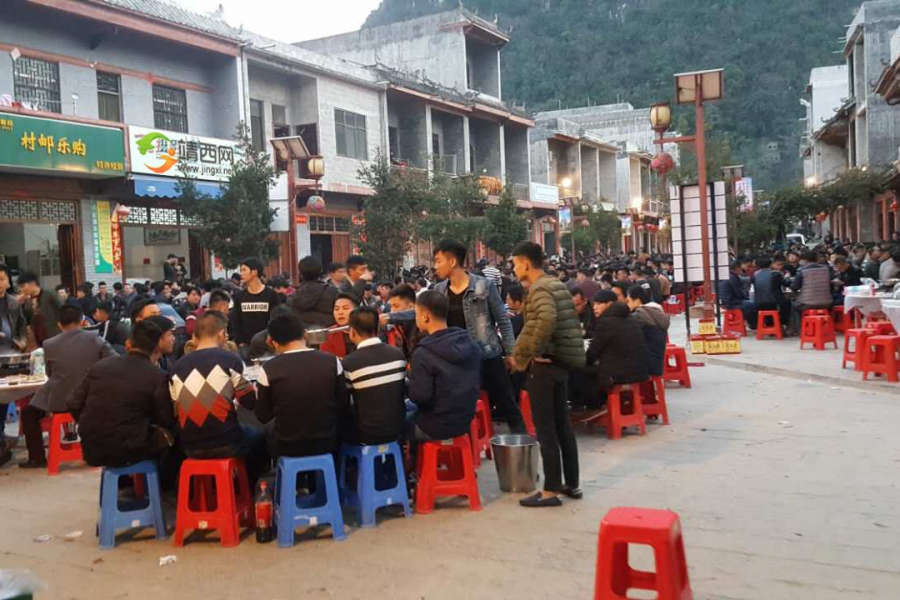 靖西旧州街众人聚餐 - 靖西市·靖西网