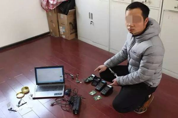 网友们小心了！男子竟用医保卡，在ATM机上取出了别人的20万！ - 靖西市·靖西网