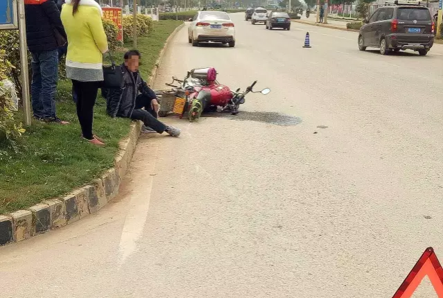 今天中午靖西德爱路段发生一起交通事故 - 靖西市·靖西网