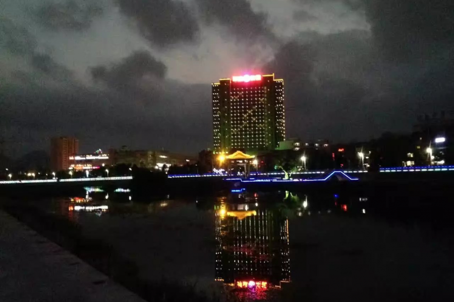 来两张龙潭夜景，天暧了龙潭约起！ - 靖西市·靖西网