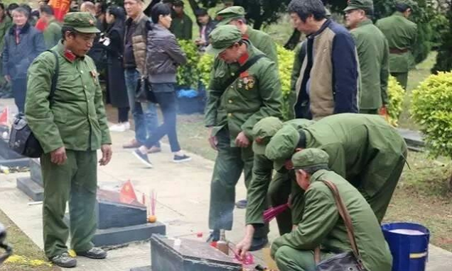 靖西人这样扫墓！场面震撼，警察都出动了！ - 靖西市·靖西网