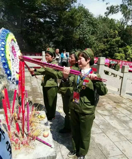 靖西人这样扫墓！场面震撼，警察都出动了！ - 靖西市·靖西网