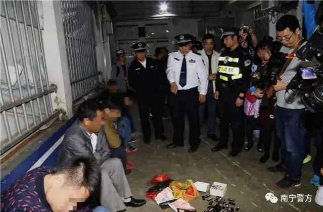 广西南宁警察打击黄赌毒 一夜抓了262人 - 靖西市·靖西网