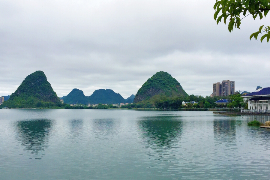 一湖春水，两座青山。 - 靖西市·靖西网