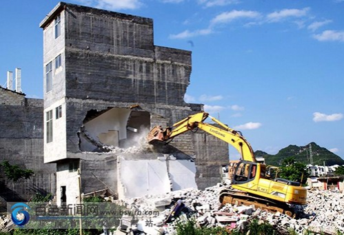 靖西依法拆除“两违”建筑，绝不手软！ - 靖西市·靖西网