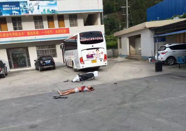 [视频]恐怖！靖西18岁美女在那坡某加油站被一男子捅死。可惜！ - 靖西市·靖西网