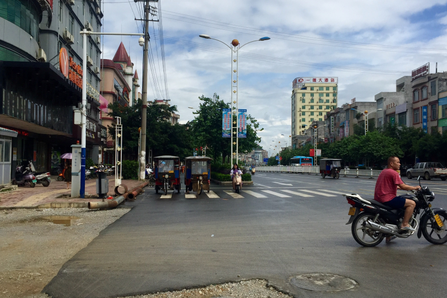 你还逆行？电动车、机动车违章的都到路口来学习学习先！ - 靖西市·靖西网