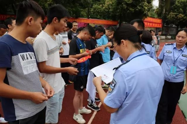 靖西招聘警务辅助人员，两百名青年接受体能测试 - 靖西市·靖西网