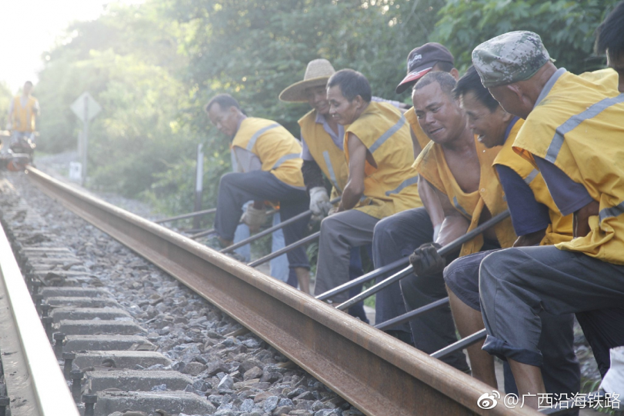 铁路钢轨是怎么更换的？ - 靖西市·靖西网