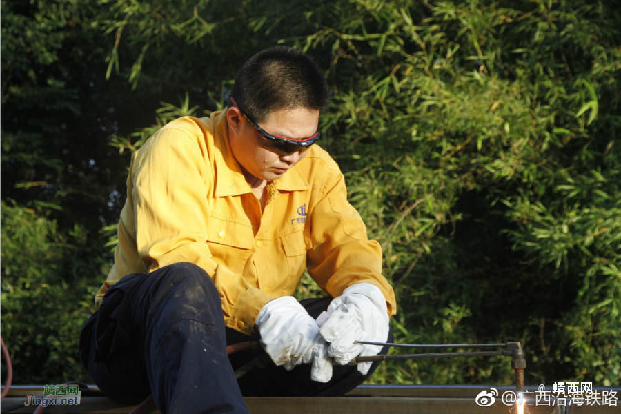 铁路钢轨是怎么更换的？ - 靖西市·靖西网