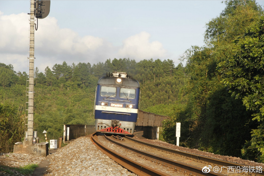 铁路钢轨是怎么更换的？ - 靖西市·靖西网