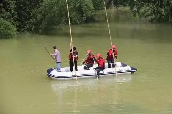 悲剧!一家五口自驾回靖西老家 车子掉进深坑致3人溺亡！ - 靖西市·靖西网